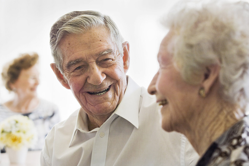 Signs Your Loved One Should Move From Independent Living To Assisted Living  | Discovery Commons by Discovery Senior Living
